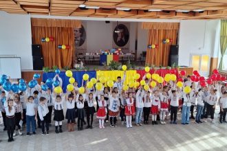 ziua nationala a romaniei sarbatorita de elevii liceului teoretic lucian blaga din constanta 6929cea4a9cee