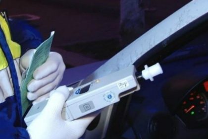 a condus cu un permis fals a fost prins de politisti anchetat trimis in judecata si chiar condamnat incredibil a scapat de toate acuzatiile 694b3764dc876