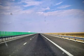 a fost reluat traficul pe autostrada soarelui dupa ce carosabilul a fost curatat in urma imprastierii unor lesurilor 693abf9175ecb