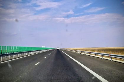 a fost reluat traficul pe autostrada soarelui dupa ce carosabilul a fost curatat in urma imprastierii unor lesurilor 693abf9175ecb