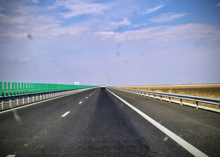 a fost reluat traficul pe autostrada soarelui dupa ce carosabilul a fost curatat in urma imprastierii unor lesurilor 693abf9175ecb