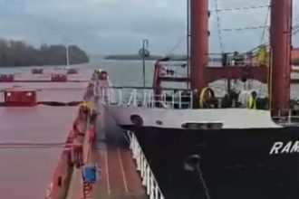 accident naval in judetul tulcea o nava turceasca a lovit un vas incarcat cu grau ancorat pe dunare 693c185255866