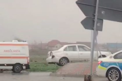 accident pe dn22 la iesire din lumina o masina a intrat in sensul giratoriu 6933dbe80fe34