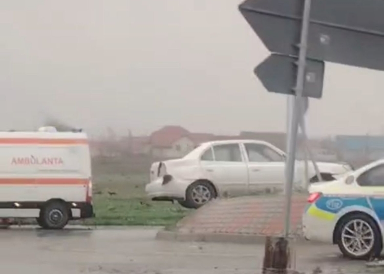 accident pe dn22 la iesire din lumina o masina a intrat in sensul giratoriu 6933dbe80fe34