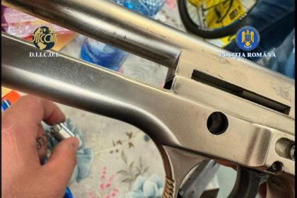 agenti de penitenciar retinuti de diicot pentru trafic de droguri de mare risc in interiorul inchisorii 69300e1164385