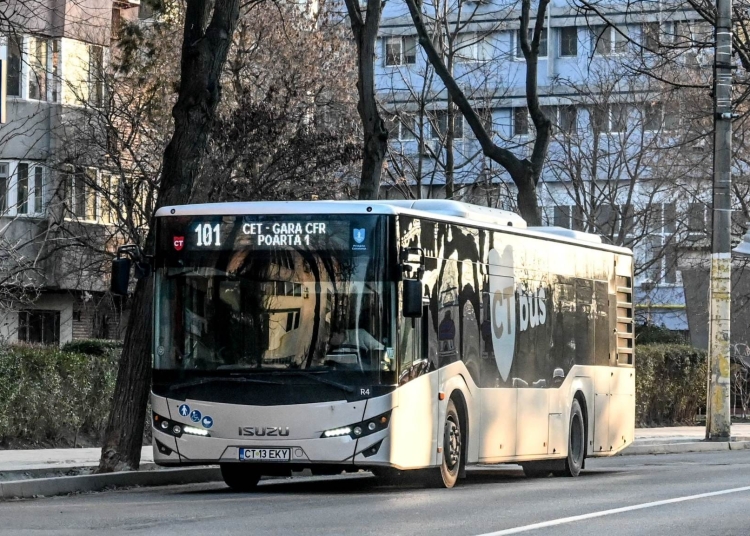 aglomeratie in parcarea vivo autobuzele ct bus si au mutat temporar statia 69529afa73547