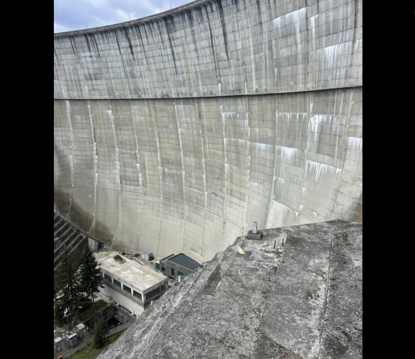 apele romane clarifica situatia barajului paltinu urmele vizibile nu indica fisuri structurale 694ae9ac5e82d