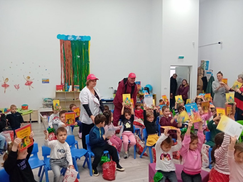 asociatia suflete deschise a adus bucurie de mos nicolae copiilor batranilor si persoanelor cu dizabilitati din constanta 692ec2ced1c40