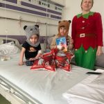 asociatia suflete deschise duce mos nicolae si bucurie copiilor internati in spitalele din constanta 693408a0c3932