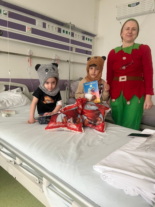 asociatia suflete deschise duce mos nicolae si bucurie copiilor internati in spitalele din constanta 693408a0c3932