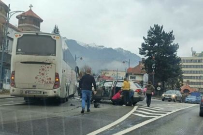 autocar cu peste 70 de persoane la bord implicat intr un accident la sinaia 693574e488a8b