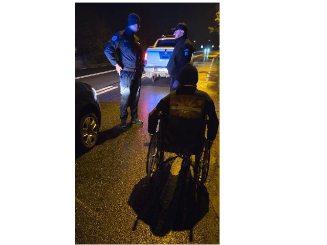 barbat in scaun cu rotile in pericol pe dn39 jandarmii au intervenit 69368461e8d2e