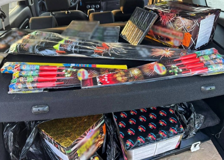 barbat prins cu artificii ilegale in portbagaj pe dn3 69550d055df6b