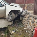 beat la volan a intrat cu masina in gardul unui imobil 694e8a66a943d