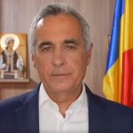 calin georgescu intampinat cu tensiune si sustinatori in numar mare 692d66c6abc6d