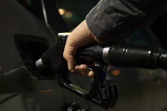 carburantii se scumpesc din nou cat vom plati la pompa pentru benzina si motorina incepand cu 1 ianuarie 694564f86d29b