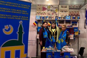 carti in limba tatara prezentate la targul gaudeamus de uniunea democrata a tatarilor turco musulmani din romania 69349076df705