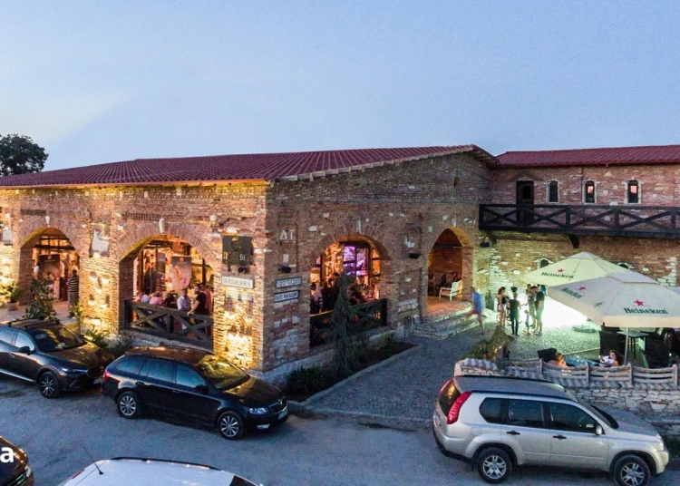 cherhanaua moesia din vadu locatia care l a trimis pe teodor nita la spital in 2022 a fost scoasa la vanzare 692fed4293d68