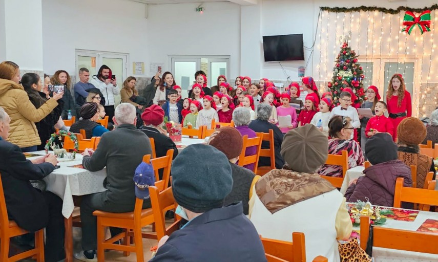 clipe de sarbatoare si emotie la caminul pentru persoane varstnice din constanta 694544fe83b26