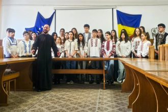 colinde si emotie la cfr calatori constanta elevii din valu lui traian au adus atmosfera craciunului 69396ac09b0dd