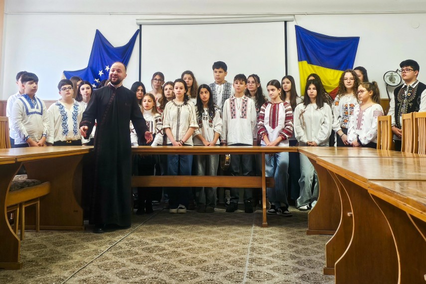 colinde si emotie la cfr calatori constanta elevii din valu lui traian au adus atmosfera craciunului 69396ac09b0dd