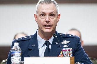 comandantul trupelor nato generalul alexus g grynkewich vine in romania 693c2e60121a6