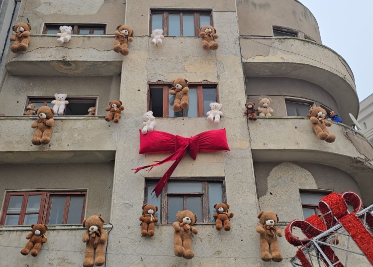 consilierii locali au aprobat majorarea impozitului pentru mai multe cladiri lasate in paragina dar cu imobilul impodobit cu ursi ce face municipalitatea 694aab402cc90