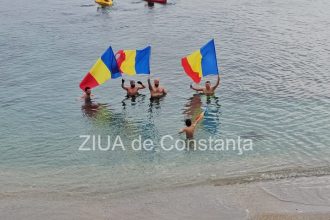 constanteni curajosi au intrat in mare de 1 decembrie 692d79545a8fa