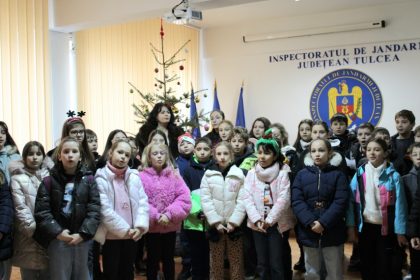 copiii au adus spiritul craciunului la jandarmeria tulcea 694150723bf6e