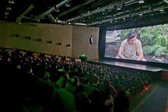 cravata galbena povestea extraordinara a maestrului sergiu celibidache proiectata cu sali sold out la centrul multifunctional jean constantin 6932a1d6ad41b