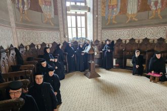 credinciosii il pomenesc pe sfantul spiridon facatorul de minuni 693bb284ce2f2