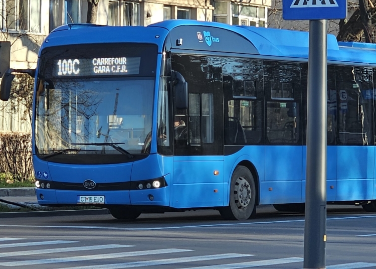 ct bus au fost luate marsuri temporare la statia tom din constanta din cauza aglomeratiei 694be05f77a14
