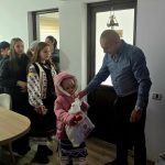 cum au adus colindatorii spiritul craciunului la primaria corbu mesajul primarului vasile luminare 694c65eb21ad2