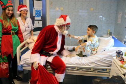 daruri si bucurie de craciun pentru copiii bolnavi din constanta oferite de arimex comexim 2000 srl si asociatia suflete deschise 694c06485b9bc