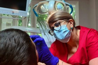 de ce apar urgentele stomatologice de sarbatori si cum le putem preveni dr adriana campeanu explica ce avem de facut 69556f3909cab