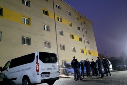 familie formata din doi adulti si doi minori cetateni ai republicii moldova in atentia politistilor de la imigrari 693fb7f0efd1a