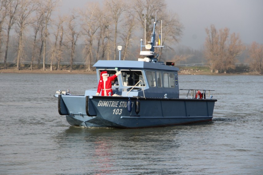 fortele navale romane mos craciun intampinat de militari la portul militar tulcea 69490f89ac958