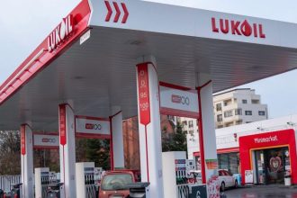 fostul proprietar al unui celebru site pentru adulti intentioneaza sa cumpere lukoil 693165d6de05b