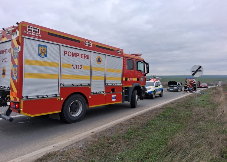 foto accident rutier cu o victima incarcerata in localitatea stupina 693d6c0d1d359