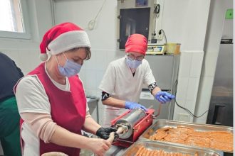 foto arimex comexim 2000 srl meniu special pregatit de craciun pentru pacientii internati in spitalele din constanta 694c065d018e2