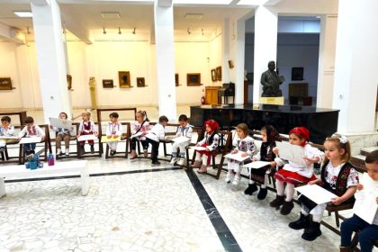 foto atelier special dedicat zilei de 1 decembrie gradinita colibri la muzeul de arta constanta 693005e2dd612