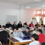 foto elevi si persoane private de libertate in dialog despre alegeri si consecinte la biblioteca judeteana panait cerna tulcea 6942eb8223417