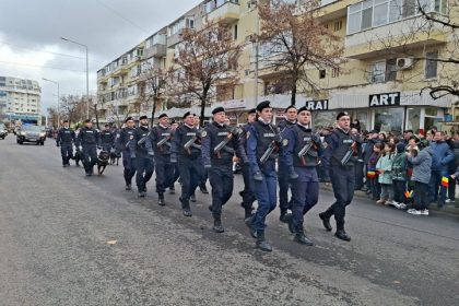 foto jandarmii din tulcea au celebrat ziua nationala la parada purtand cu mandrie tricolorul 692da4ae917c5