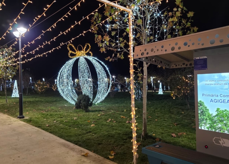 foto parcul mihai eminescu din agigea s a umplut de lumini si decoruri de sarbatoare cum vi se pare 69311a6e3fb3b