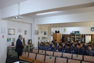 foto specialisti ai armatei romaniei s au intalnit cu elevii colegiului national militar alexandru ioan cuza constanta 692f125275e59