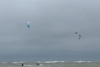 foto video prima zi de craciun la constanta aduce adrenalina pe valurile marii negre 694cf92a7273d