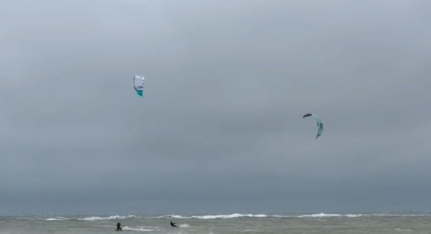 foto video prima zi de craciun la constanta aduce adrenalina pe valurile marii negre 694cf92a7273d