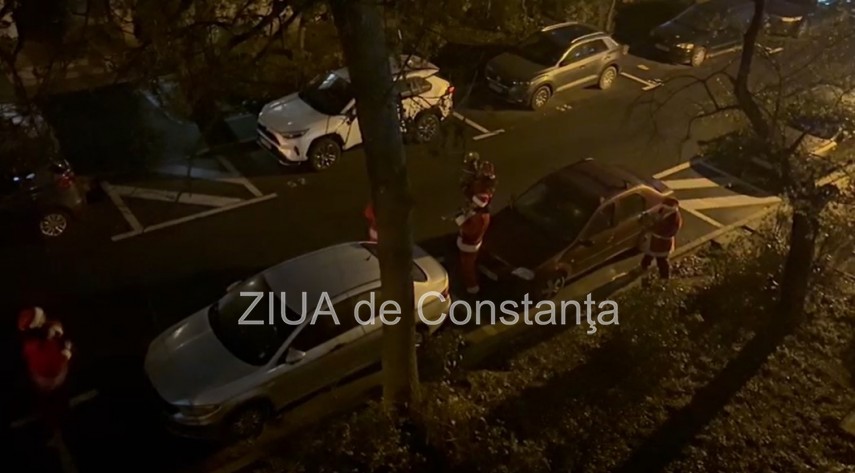 fotovideo concert in aer liber la constanta colindatori imbracati in mos craciun au adus magia sarbatorilor cantand la instrumente de suflat 6942f612da112