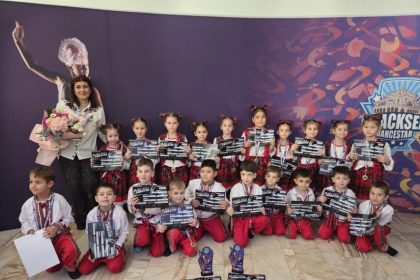 grupa violete de la gradinita florilor din cumpana pe podiumul competitiei blacksea dancestar 693eb5dc8cbfd