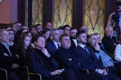 hagi toata dobrogea are nevoie de farul iar noi avem nevoie de suporteri 69450f8a3bed9